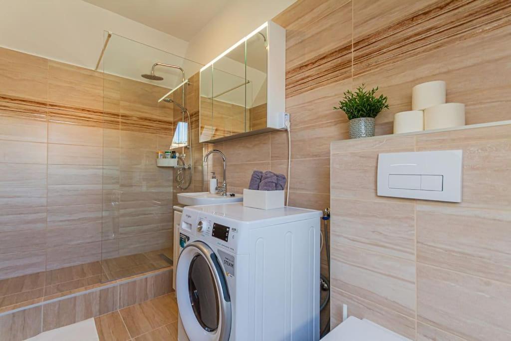 Roomy Apartment 80Sqm At City Center Free Parking Space, Ac & Balcony Budapest Extérieur photo