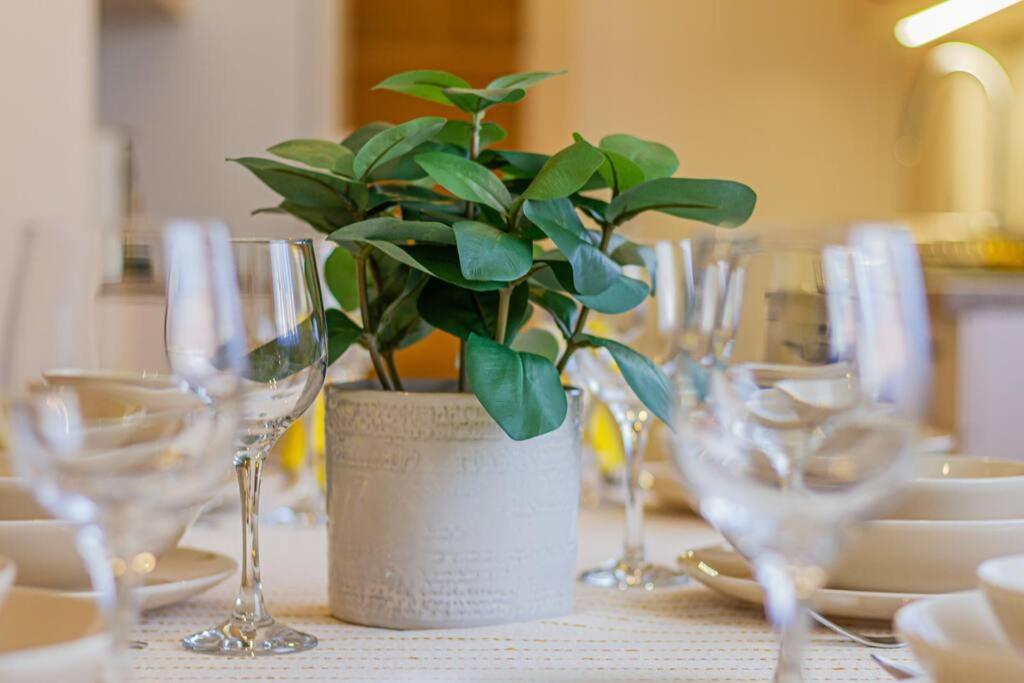 Roomy Apartment 80Sqm At City Center Free Parking Space, Ac & Balcony Budapest Extérieur photo