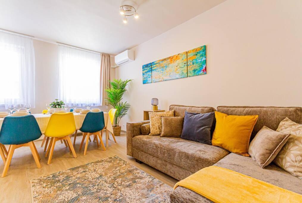 Roomy Apartment 80Sqm At City Center Free Parking Space, Ac & Balcony Budapest Extérieur photo