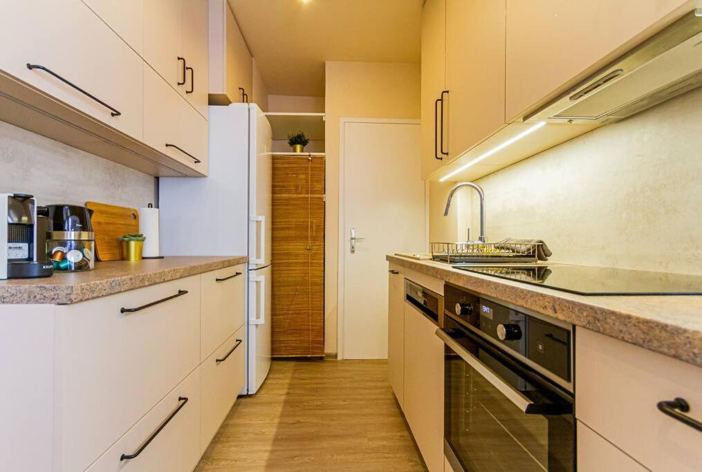 Roomy Apartment 80Sqm At City Center Free Parking Space, Ac & Balcony Budapest Extérieur photo