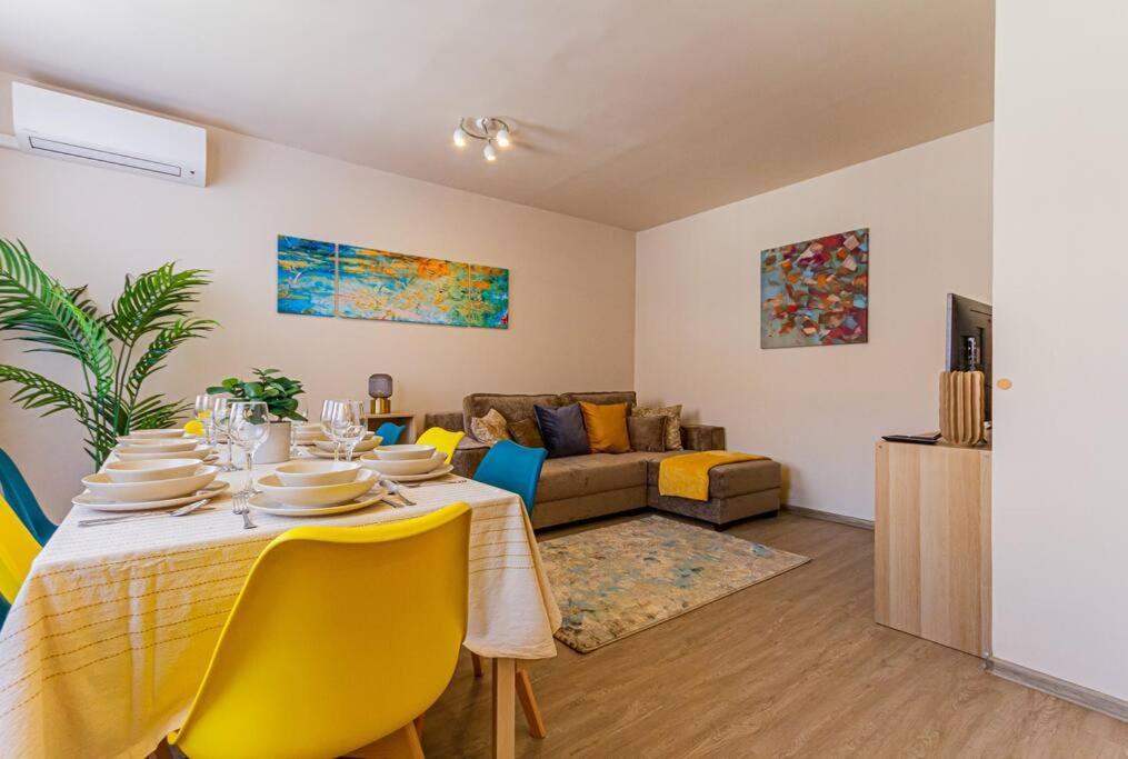 Roomy Apartment 80Sqm At City Center Free Parking Space, Ac & Balcony Budapest Extérieur photo