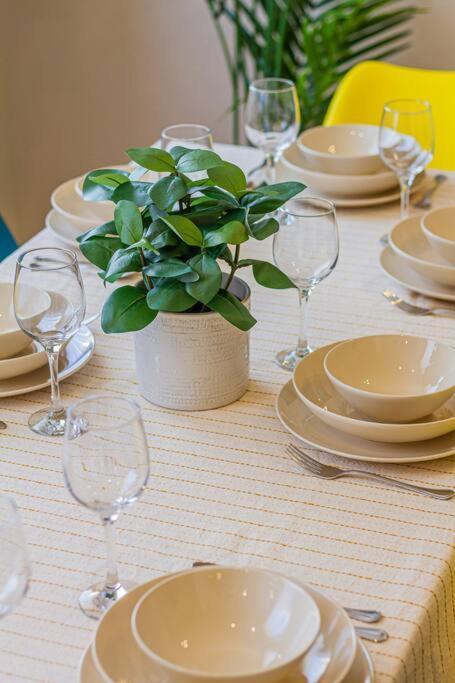 Roomy Apartment 80Sqm At City Center Free Parking Space, Ac & Balcony Budapest Extérieur photo