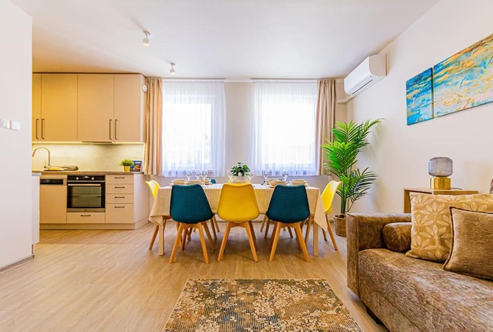 Roomy Apartment 80Sqm At City Center Free Parking Space, Ac & Balcony Budapest Extérieur photo