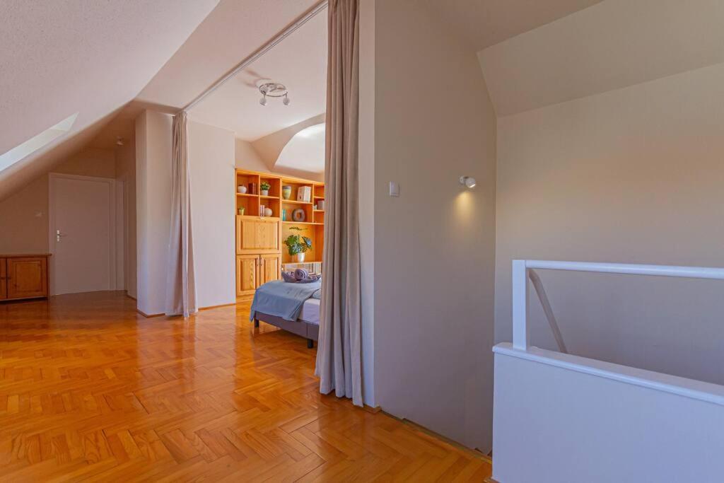 Roomy Apartment 80Sqm At City Center Free Parking Space, Ac & Balcony Budapest Extérieur photo