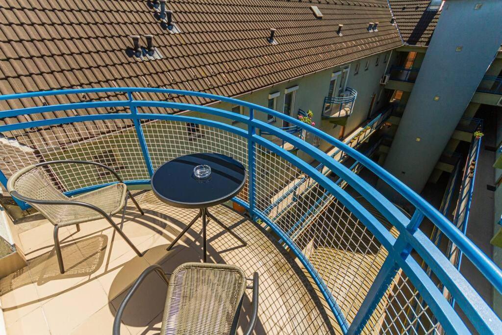 Roomy Apartment 80Sqm At City Center Free Parking Space, Ac & Balcony Budapest Extérieur photo