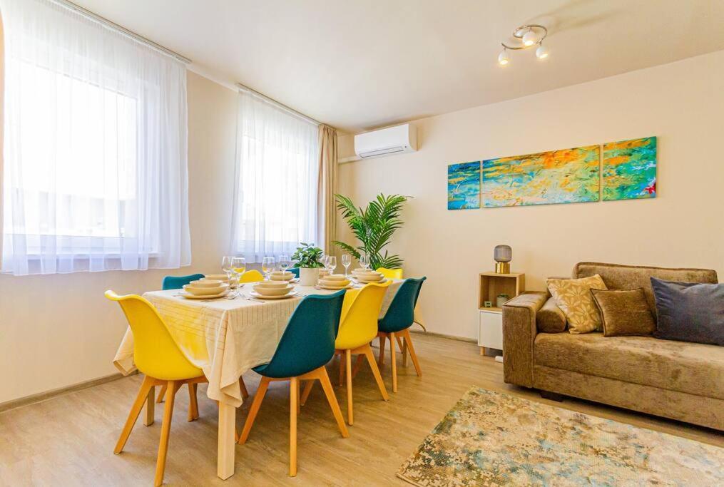 Roomy Apartment 80Sqm At City Center Free Parking Space, Ac & Balcony Budapest Extérieur photo